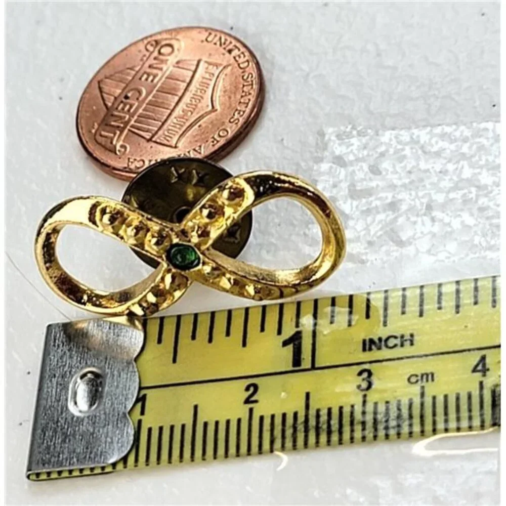 Hattie Carnegie Signed Gold-Tone Infinity Pin Green Stone 1 Inch Vintage